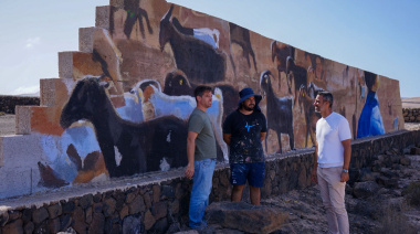 La Oliva embellece lugares abandonados con murales de un artista local