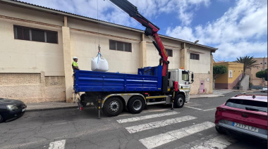Telde renueva la arena del terrero de lucha Amado Díez Guillén, en Las Huesas