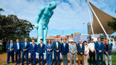 El Puerto de Las Palmas y Corea estrechan lazos con la inauguración del Greetingman, una escultura símbolo mundial de paz y amistad