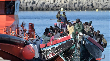 El Gobierno prevé trasladar esta semana a 27 menores migrantes solicitantes de asilo desde Canarias a la Península