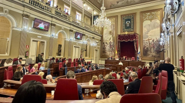 Canarias muestra en el Parlamento su rechazo a la subida de tasas de Aena, a quien le pide tener "voz y voto"