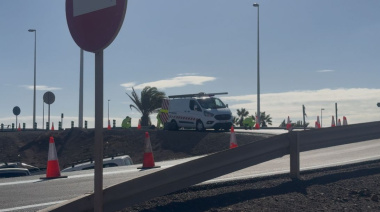 El Cabildo de Fuerteventura crea un paso peatonal que conecta el aparcamiento de Llanos de la Mareta con el aeropuerto