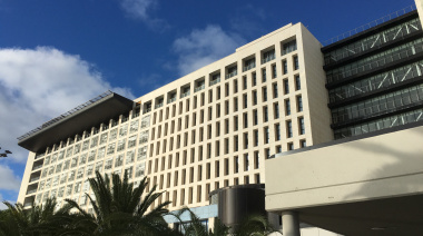 Sanidad destina 350.200 euros a la adquisición de un microscopio quirúrgico oftalmológico para el Insular Materno