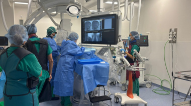 El Hospital Universitario La Candelaria emplea un nuevo dispositivo poco invasivo para el tratamiento de aneurismas
