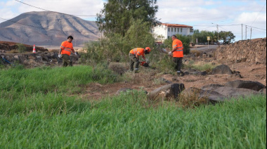 ‘Fuerteventura, bonita por naturaleza’ realiza labores de poda, limpieza y desbroce en la zona de Tesjuate