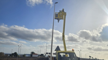 El Cabildo de Fuerteventura cambia las luminarias de vapor de sodio del aeropuerto y avanza en la sustitución a LED en toda la isla