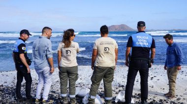 Medio Ambiente y Policía Local de La Oliva recuperan rodolitos de diferentes propiedades del municipio y los devuelven al litoral