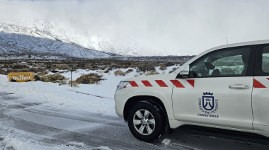 El Cabildo de Tenerife prevé abrir este martes, hacia el mediodía, el acceso al Teide exclusivo a turismos tras limpiar y señalizar las vías afectadas por la nevada