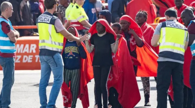 La Delegación del Gobierno en Canarias firma 334 expedientes de menores migrantes para su traslado a península