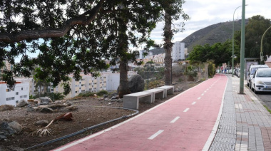 El Ayuntamiento de Las Palmas de Gran Canaria instala 17 nuevos bancos y mejora la seguridad peatonal en el Paseo de San José