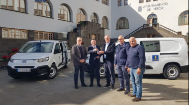 Dos nuevos vehículos eléctricos se incorporan al parque móvil municipal de Teror