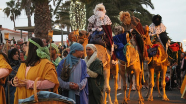 La Magia de los Reyes Magos en temprana cabalgata y sobre sus camellos iluminará Antigua y Caleta de Fuste