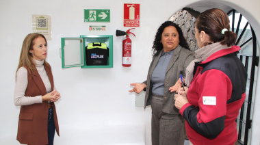 Yaiza instala un desfibrilador en el echadero de camellos de Timanfaya