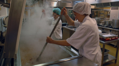 Los profesionales de la cocina del Insular-Materno Infantil sirvieron 1.337.036 bandejas de comida en 2025