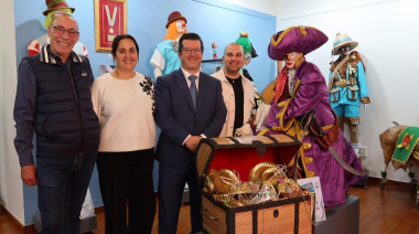 Arucas conoce la historia del Carnaval a través de los disfraces de “Los Nietos de Kika”, en el Espacio Cultural La Mutua