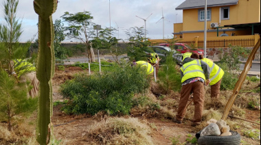 La concejalía de Limpieza de San Bartolomé de Tirajana refuerza el servicio en barrios, senderos y accesos rurales con 20 nuevos operarios