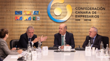 Torres traslada a la patronal la defensa del nuevo modelo de financiación y del decreto socialista para Canarias