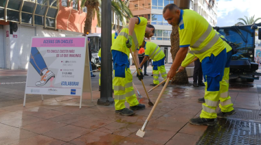 El Ayuntamiento de Las Palmas de Gran Canaria vuelve a poner en marcha la campaña ‘Aceras sin chicles’ para mejorar la limpieza de aceras y zonas peatonales