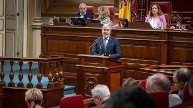 El Parlamento certifica su apoyo al 'Decreto Canarias' con la abstención del PSOE y el rechazo de NC-BC y Vox