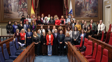 Astrid Pérez: “Hoy no celebramos la perfección, celebramos el coraje cotidiano de las mujeres que sostienen Canarias”