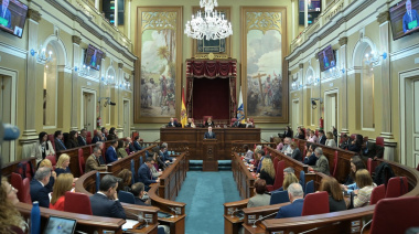 Los grupos parlamentarios responden al discurso del presidente de Canarias en el DEN2026