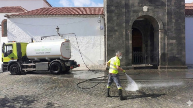 Santa Cruz refuerza el servicio de limpieza y recogida de residuos durante Semana Santa