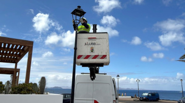 Yaiza renueva luminarias en el plan parcial San Marcial del Rubicón