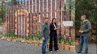 Turismo La Oliva embellece la entrada de la localidad con la renovación integral del vallado de la Casa de la Fonda