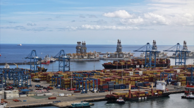 El Puerto de Las Palmas registra 100% de ocupación con la llegada de nuevos buques como el Castrone, uno de los mayores del mundo especializado en tendido de tubos submarinos