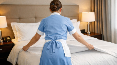 El Parlamento canario aprueba la obligación de camas elevables en complejos turísticos