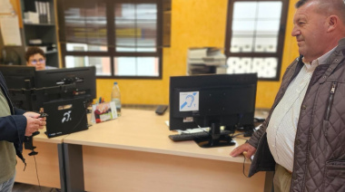 Antigua instala dispositivos auditivos mejorando la accesibilidad de la administración