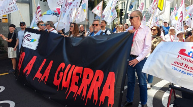 Más de 3.000 personas marchan en Canarias contra la guerra en Irán y piden acceso a la vivienda y mejoras salariales