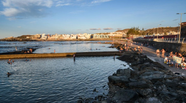 Las playas de Arucas reciben la Bandera Azul por trece años consecutivos