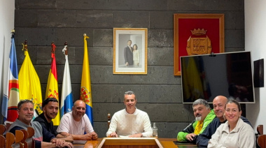 La Aldea de San Nicolás avanza en la mejora del servicio del taxi con una reunión de coordinación con el sector