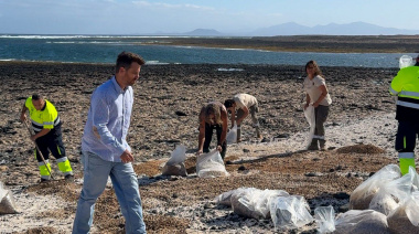 Medio Ambiente La Oliva devuelve a la costa alrededor de una tonelada de rodolitos
