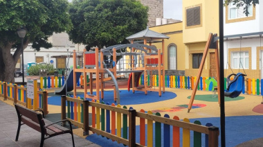 Los niños y niñas de Arucas ya pueden disfrutar el parque infantil Moisés Pérez