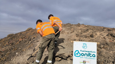 ‘Fuerteventura, bonita por naturaleza’ también llega a lo más alto de Lobos para embellecerla