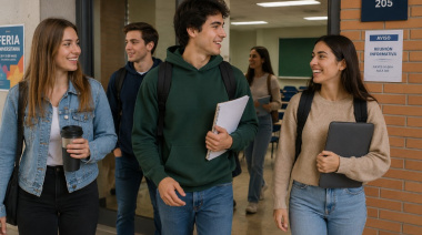 Cuatro de cada diez graduados universitarios en Canarias accedieron al mercado laboral nada más finalizar sus estudios