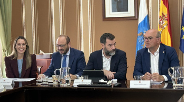 Canarias logra un acuerdo con el Estado para actualizar las ayudas al transporte de mercancías