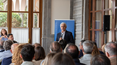 Carlos Sánchez se propone pintar Gran Canaria de azul