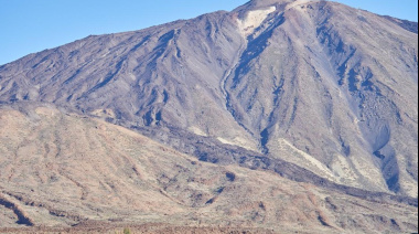 El Cabildo de Tenerife prohíbe fumar en todo el Parque Nacional del Teide tras los últimos incendios ocurridos en espacios protegidos