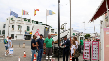 Yaiza renueva las farolas de la céntrica calle Limones de Playa Blanca