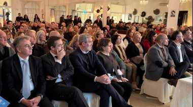 Clavijo se compromete a mantener el respaldo del Gobierno de Canarias a la comunidad de las islas en Uruguay