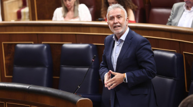 El PP acusa al Gobierno de crear un "nido de irregularidad" y Torres cita al Papa para defender la política migratoria