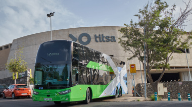 Tenerife estrena las primeras guaguas de dos pisos que aportarán dos millones de plazas más al año