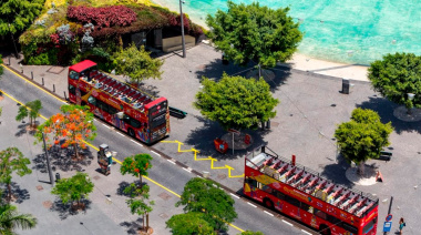 Santa Cruz conmemora la Gesta del 25 de julio con un recorrido histórico del Bus Turístico