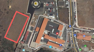 Sanidad adquiere un solar anexo al Hospital Nuestra Señora de los Reyes para crear nuevas plazas de aparcamiento