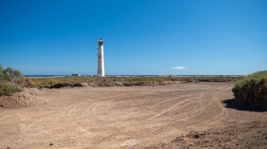El Cabildo de Fuerteventura devuelve 9.000 metros cuadrados del Saladar de Jandía a su estado natural