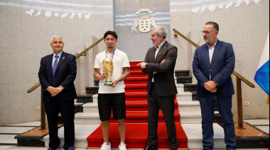 Yéremy Pino es homenajeado en Canarias por su "perseverancia" para ganar el Mundial