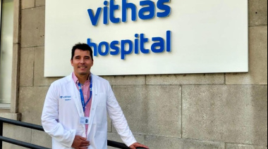 Vithas alerta de las lesiones de rodilla que se pueden sufrir al caminar por la orilla provocadas por las olas